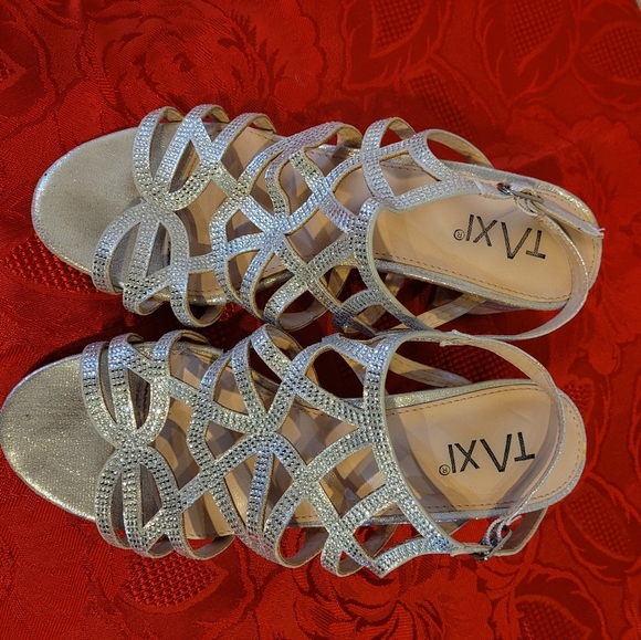 Strappy Silver Sandals Size 6 - Picture 1 of 2
